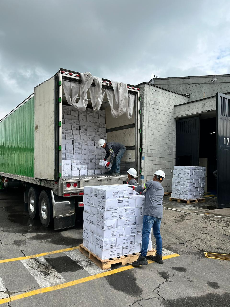 Cargue de pallets en camión refrigerado